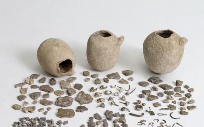 Bất ngờ với hàng loạt đồ bạc giả hơn 3.000 tuổi