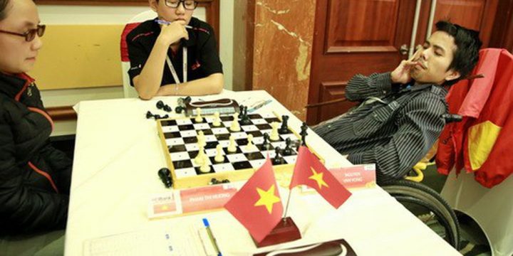 Cựu vô địch thế giới bị kỳ thủ khuyết tật Việt Nam đánh bại
