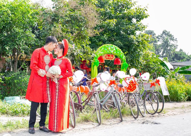 Màn rước dâu bằng xe đạp cực đáng yêu của cặp đôi Long An