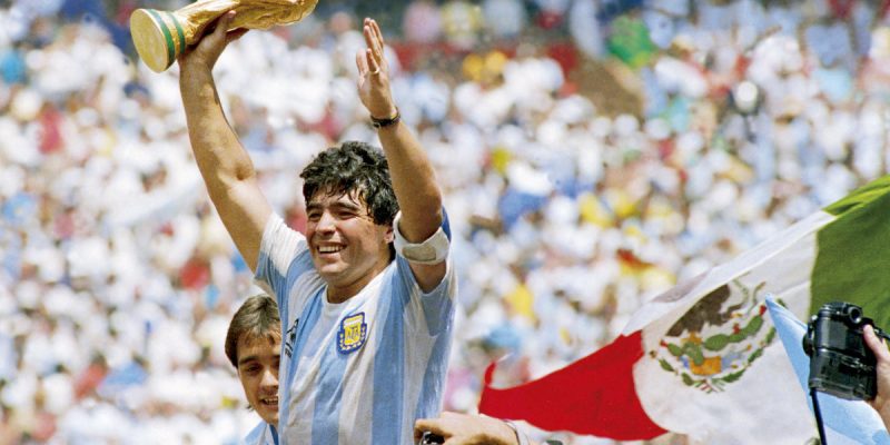 Một loạt các ngôi sao quần vợt tỏ lòng tiếc thương Diego Maradona