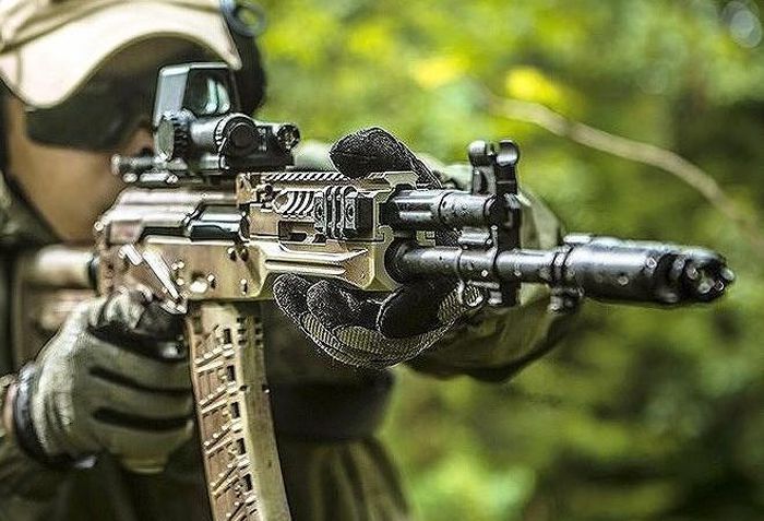 Nga giới thiệu mẫu súng AK mới với thiết kế mới lạ