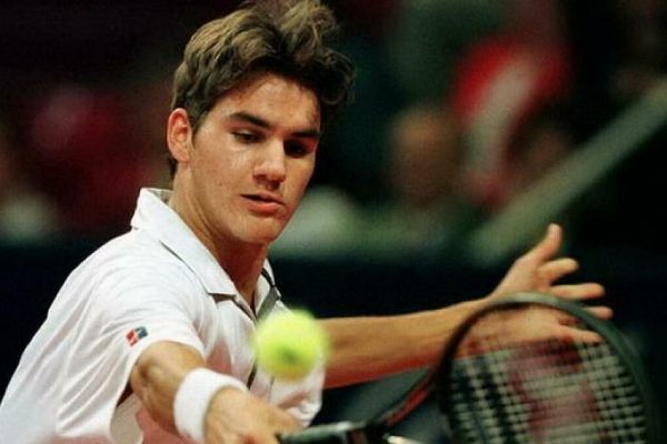 Roger Federer từng gặp nhiều khó khăn khi bắt đầu theo đuổi quần vợt chuyên nghiệp